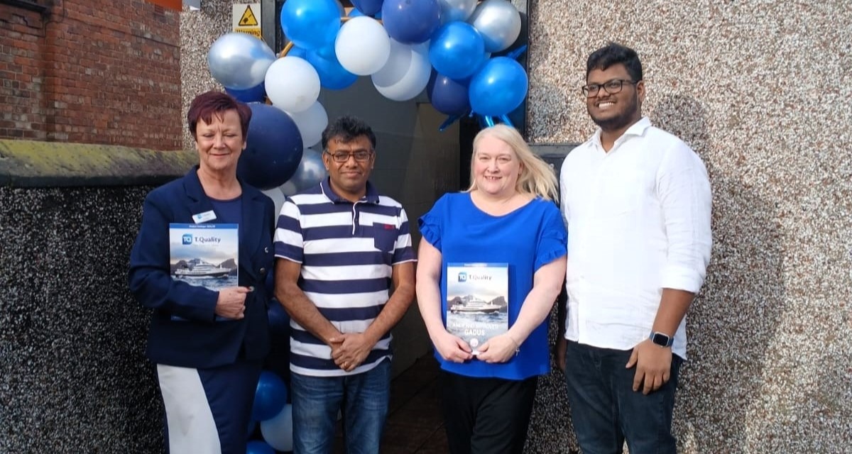 Latest_News_Image_-_Lorna_with_Customers